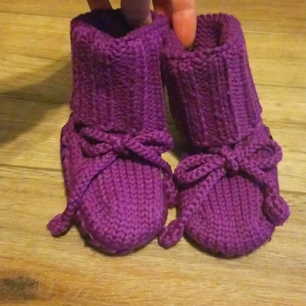 12-18M 2T 100% Merino Wool, Sloomb Gold brand, Purple Iris Baby Booties Slippers